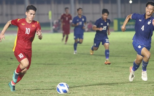 Khuất Văn Khang ‘gây sốt’, xuất hiện trên Twitter bóng đá nổi tiếng thế giới