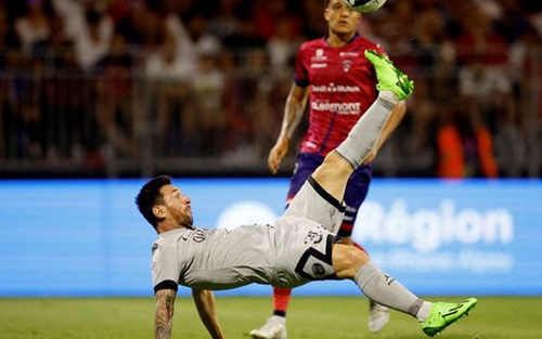 PSG đại thắng Clermont, CĐV đối phương hát vang tên Messi để tôn vinh