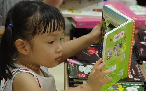 MC Minh Trang: Hãy dùng sách để ‘kéo’ trẻ khỏi ipad và tivi