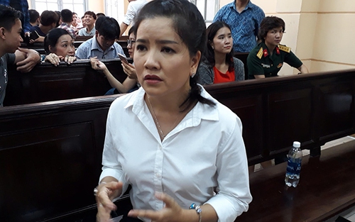Hoãn tuyên án vụ kiện của nghệ sĩ Ngọc Trinh, Nhà hát Kịch TP.HCM bất lợi