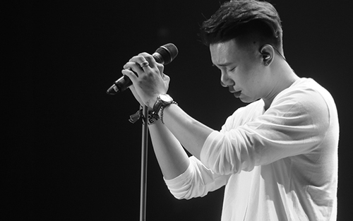 Đông Hùng ra mắt MV 'Lũ đêm' sau khi 'chê' Dương Hoàng Yến 'chưa đủ tầm'