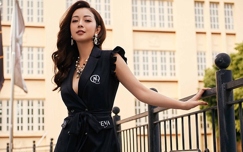 Jennifer Phạm khoe dáng trong những thiết kế táo bạo