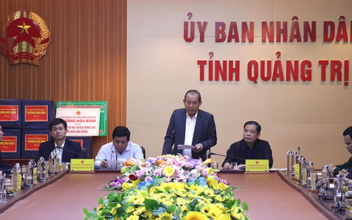 Phó Thủ tướng Thường trực Trương Hòa Bình chỉ đạo khắc phục hậu quả lũ lụt ở Quảng Trị