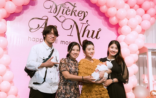 Sao mai Thu Hằng bất ngờ công bố đã kết hôn và làm mẹ