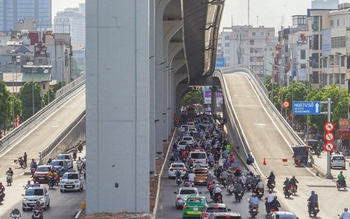 Hà Nội: Ô tô được lưu thông tại đường Vành đai 2 trên cao đoạn Ngã Tư Sở - Ngã Tư Vọng