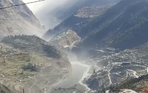 Ấn Độ: Băng tan trên dãy Himalaya gây lũ quét, ít nhất 150 người mất tích