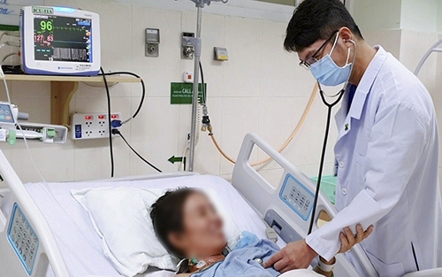 Cứu sống bệnh nhân suy đa cơ quan do uống thuốc dân gian để phòng Covid-19