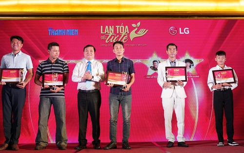 Trao tặng 1 tỷ đồng cho 5 cá nhân 'Lan tỏa điều tử tế'