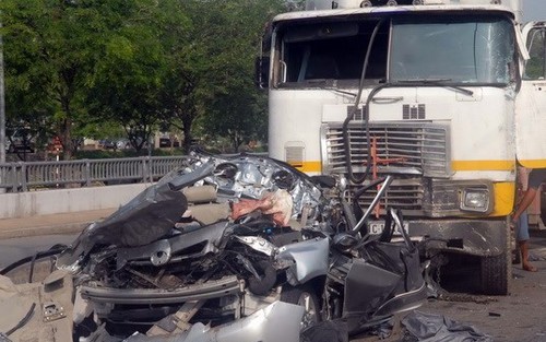 Hà Nội: Xe container gây tại nạn chết người khiến cao tốc Pháp Vân tắc nghẽn
