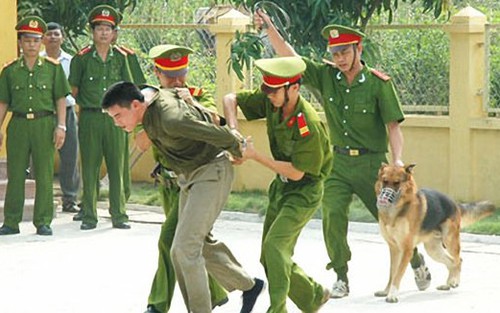 Quảng Ninh: 3 chiến sĩ công an bị dính máu của đối tượng nhiễm HIV trong khi làm nhiệm vụ