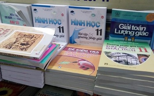 Xử lý nghiêm cán bộ quản lý, giáo viên vi phạm về sử dụng SGK, sách tham khảo trong trường phổ thông