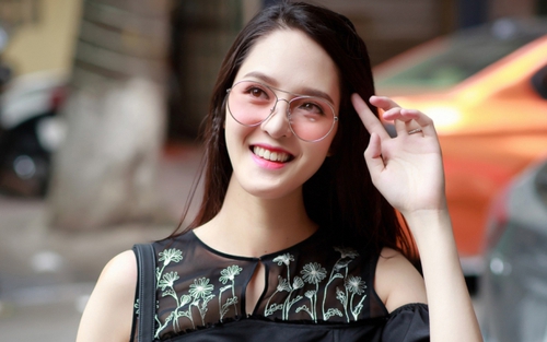Mới sinh con 1 tháng, Á hậu Hoàng Anh gây bất ngờ với thân hình thon gọn