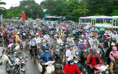 Người dân ùn ùn rời TP Hồ Chí Minh về quê ăn Tết gây kẹt xe nghiêm trọng