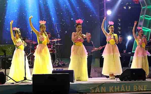 Ban nhạc Hải quân Hoa Kỳ và các nghệ sỹ Việt Nam giao lưu, biểu diễn phục vụ công chúng