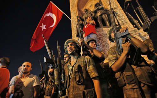 Vụ đảo chính ở Thổ Nhĩ Kỳ: Ra lệnh bắt giữ hơn 270 binh sĩ liên quan tới giáo sĩ Fethullah Gulen