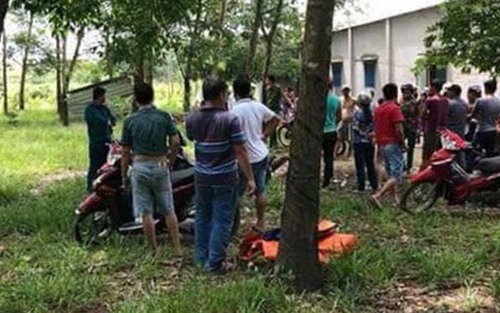 Đi lấy mủ cao su, phát hiện thi thể quấn trong bao tải