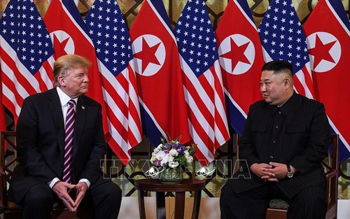 VIDEO: Tổng thống Trump và Chủ tịch Kim nói gì trước khi bắt đầu họp kín?
