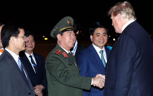 Chùm ảnh: Tổng thống Mỹ Donald Trump di chuyển về khách sạn Marriott JW, Hà Nội