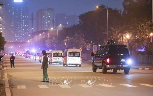 Thượng đỉnh Mỹ-Triều 2019: Đoàn xe hộ tống của Tổng thống Mỹ rời khách sạn Marriot JW đi sân bay Nội Bài