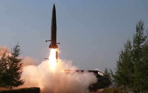 Chủ tịch Kim Jong Un giám sát diễn tập 'tấn công tầm xa'