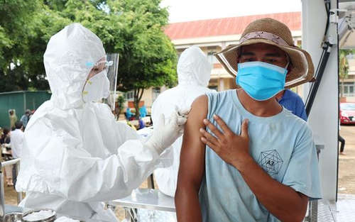 Khẩn trương hướng dẫn tiêm vaccine cho người dưới 18 tuổi
