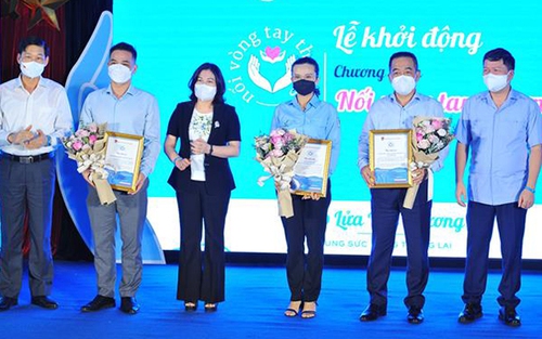 Khởi động chương trình 'Nối vòng tay thương' hỗ trợ trẻ em mồ côi do dịch Covid-19