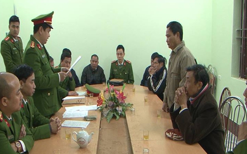 Bắt tạm giam 5 nguyên cán bộ xã bán đất trái thẩm quyền