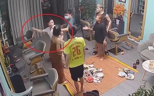 Cách chức và cho thôi phục vụ trong lực lượng Công an nhân dân một Trung tá hành hung phụ nữ