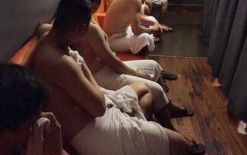 Triệt phá ổ mại dâm toàn hotboy chuyên 'giải quyết nhu cầu' cho các 'quý bà'