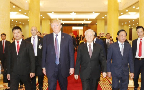 Tổng thống Donald Trump tạm biệt Hà Nội, kết thúc chuyến thăm Việt Nam