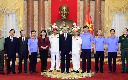 Chủ tịch nước Trần Đại Quang trao quyết định bổ nhiệm Phó Viện trưởng Viện KSND tối cao