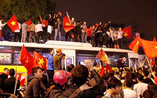 CĐV phấn khích tột độ trước chiến thắng lịch sử của U23 Việt Nam