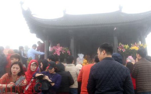 Hàng vạn người về dự lễ khai hội Xuân Yên Tử 2018