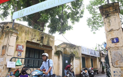 Việc chuyển giao Hãng Phim truyện Việt Nam phải đúng luật