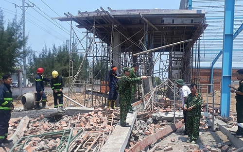 Khởi tố vụ sập tường nhà xưởng đang thi công làm 8 người thương vong tại tỉnh Vĩnh Long