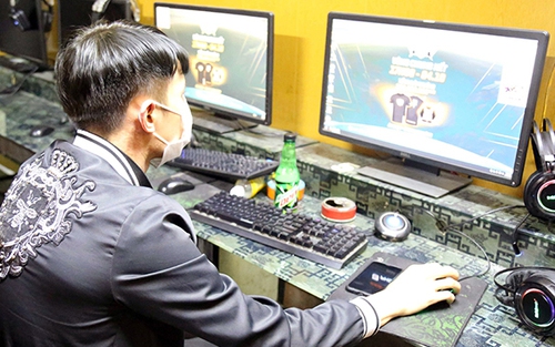 Dịch COVID-19: Cách ly tập trung tự trả phí đối với 7 thanh niên chơi game trong vùng dịch