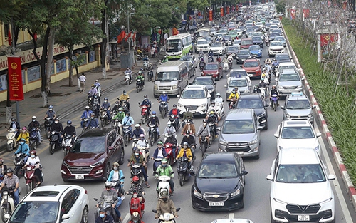 Nhiều tuyến đường ùn tắc khi người dân dồn về bắt đầu kỳ nghỉ lễ