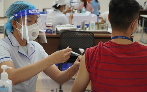 Sở Y tế TP.HCM: Không có chuyện dừng tiêm vaccine Pfizer