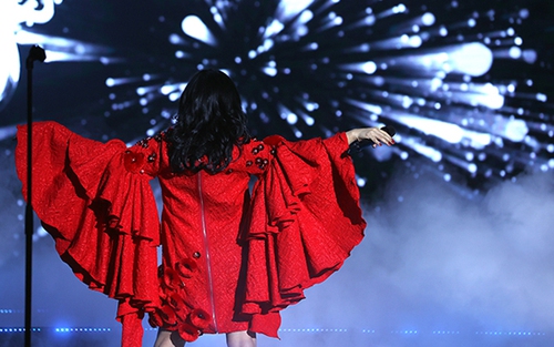 Diva Thanh Lam bung toả năng lượng trên sân khấu 'Con đường âm nhạc'