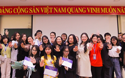 Đặng Thảo My xuất sắc giành Giải Nhất của cuộc thi hùng biện Stand Up 2021.