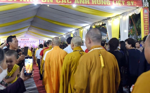 Lễ cầu siêu tri ân các anh hùng liệt sỹ tại Nghĩa trang Liệt sỹ Quốc gia Vị Xuyên