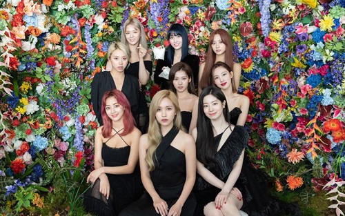 10 tin đồn 'điên rồ' về Twice: Phẫu thuật thẩm mỹ, bắt nạt, hẹn hò BTS...