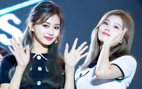 Twice 'bóc phốt' thói quen ngủ độc đáo của Sana và Tzuyu