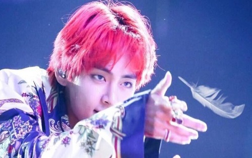 Thành viên nào khiến V BTS muốn bỏ bùa nhất?
