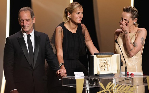 Chiến thắng Cành cọ Vàng gây tranh cãi nhất Liên hoan phim Cannes 2021