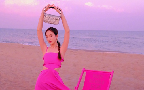 Cựu thành viên SNSD Jessica 'hường phấn' dự show, sự nghiệp nở rộ tại Trung Quốc