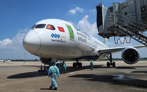 Tuyển Việt Nam về nước trên máy bay Bamboo Airways