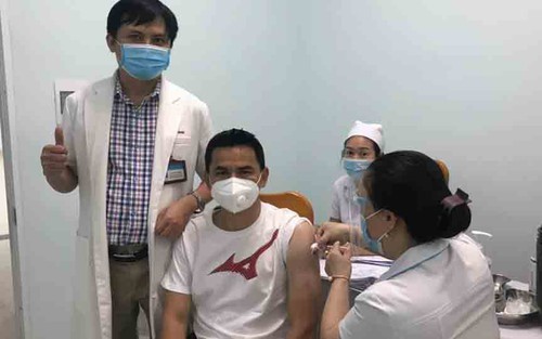 HLV Kiatisuk tiêm vaccine, chuẩn bị về Thái Lan nghỉ phép
