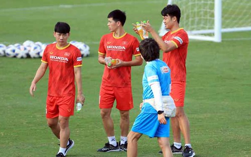 Đình Trọng, Thành Chung vẫn phải tập riêng, thầy Park đau đầu