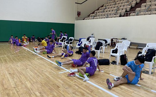 Tuyển Futsal Việt Nam làm quen sân thi đấu